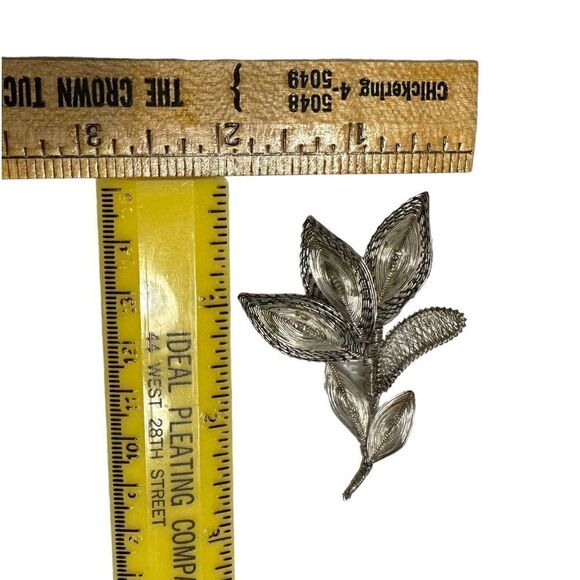 Vintage Spun Silver wire wrapped leaf brooch - Picture 7 of 7